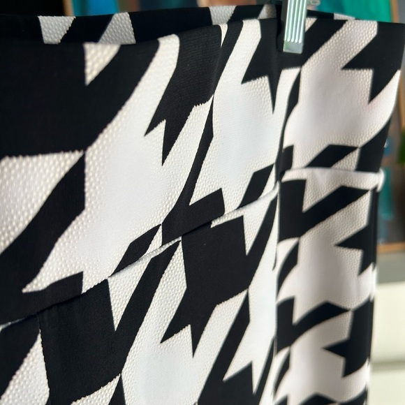 Frank Lyman Design Black and White Houndstooth Skinny Pants 12 - Picture 12 of 16